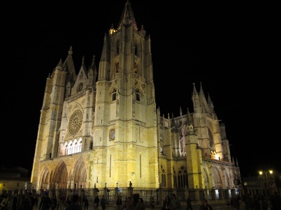 La catedral de noche.
